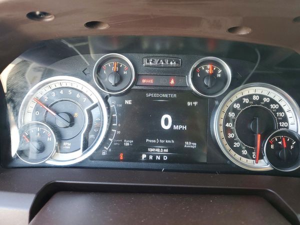 2016 RAM 1500 SLT CREW CAB 4X2