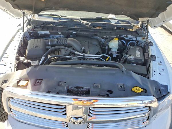 2016 RAM 1500 SLT CREW CAB 4X2