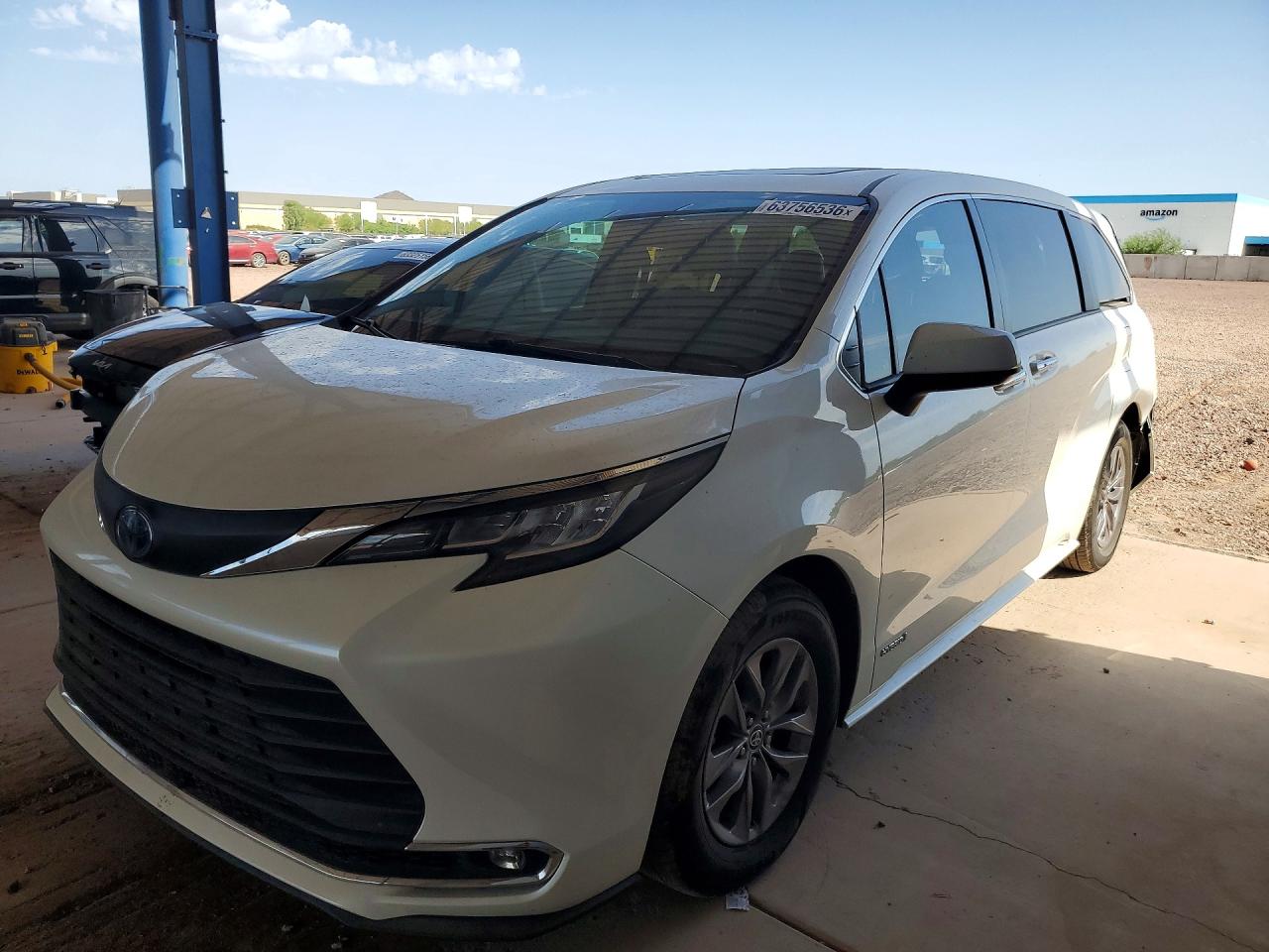2021 TOYOTA SIENNA XLE