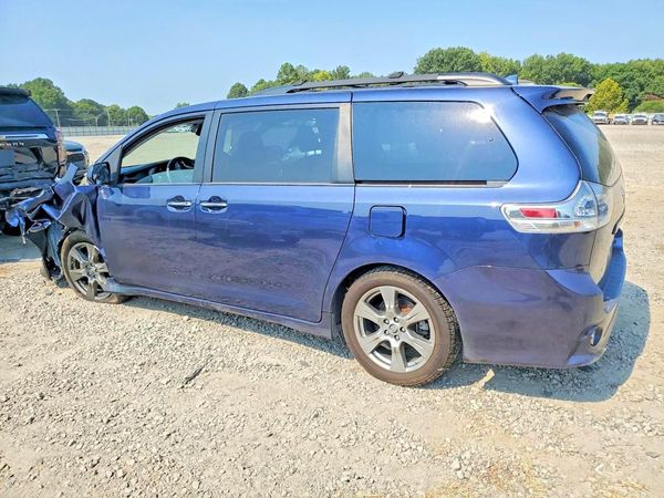 2018 TOYOTA SIENNA SE/SE Premium