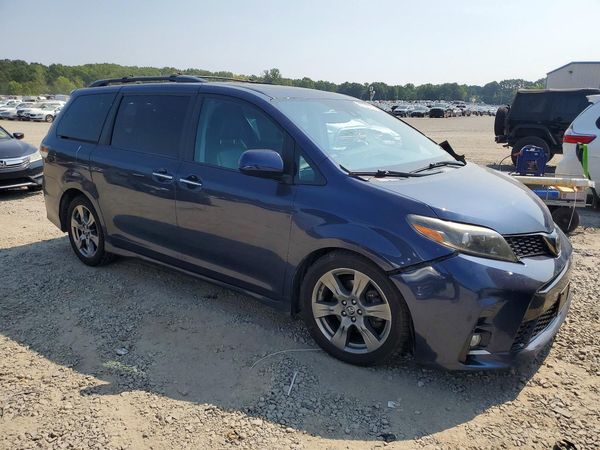 2018 TOYOTA SIENNA SE/SE Premium