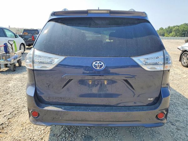 2018 TOYOTA SIENNA SE/SE Premium