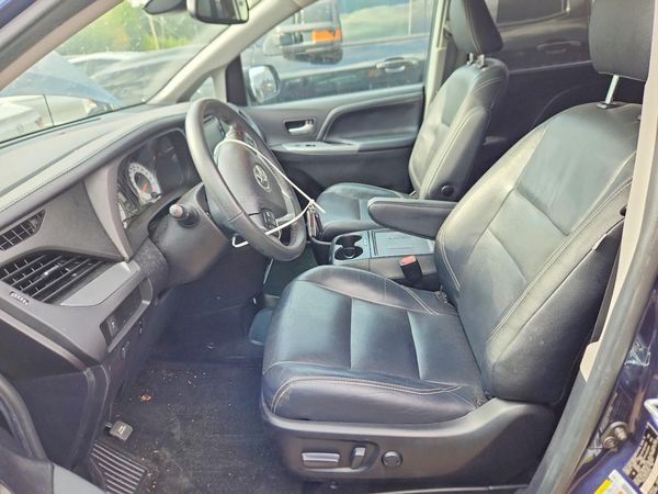 2018 TOYOTA SIENNA SE/SE Premium