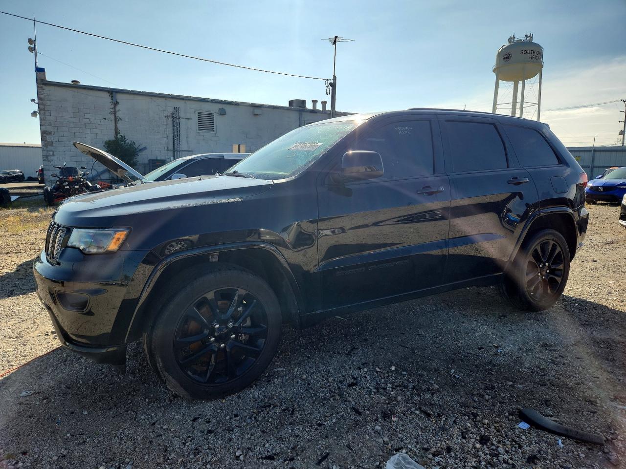2021 JEEP CHEROKEE Laredo — Front 3/4