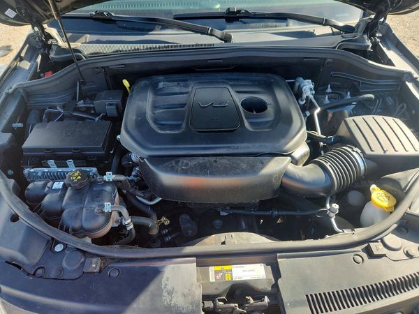 2021 JEEP CHEROKEE Laredo — Engine bay