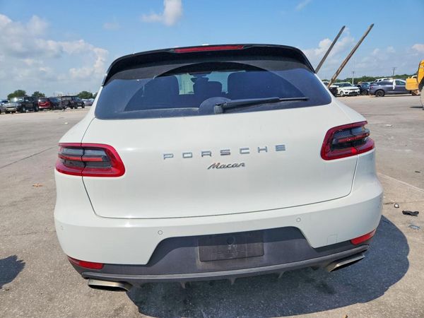 2018 PORSCHE MACAN