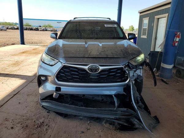 2020 TOYOTA HIGHLANDER LE