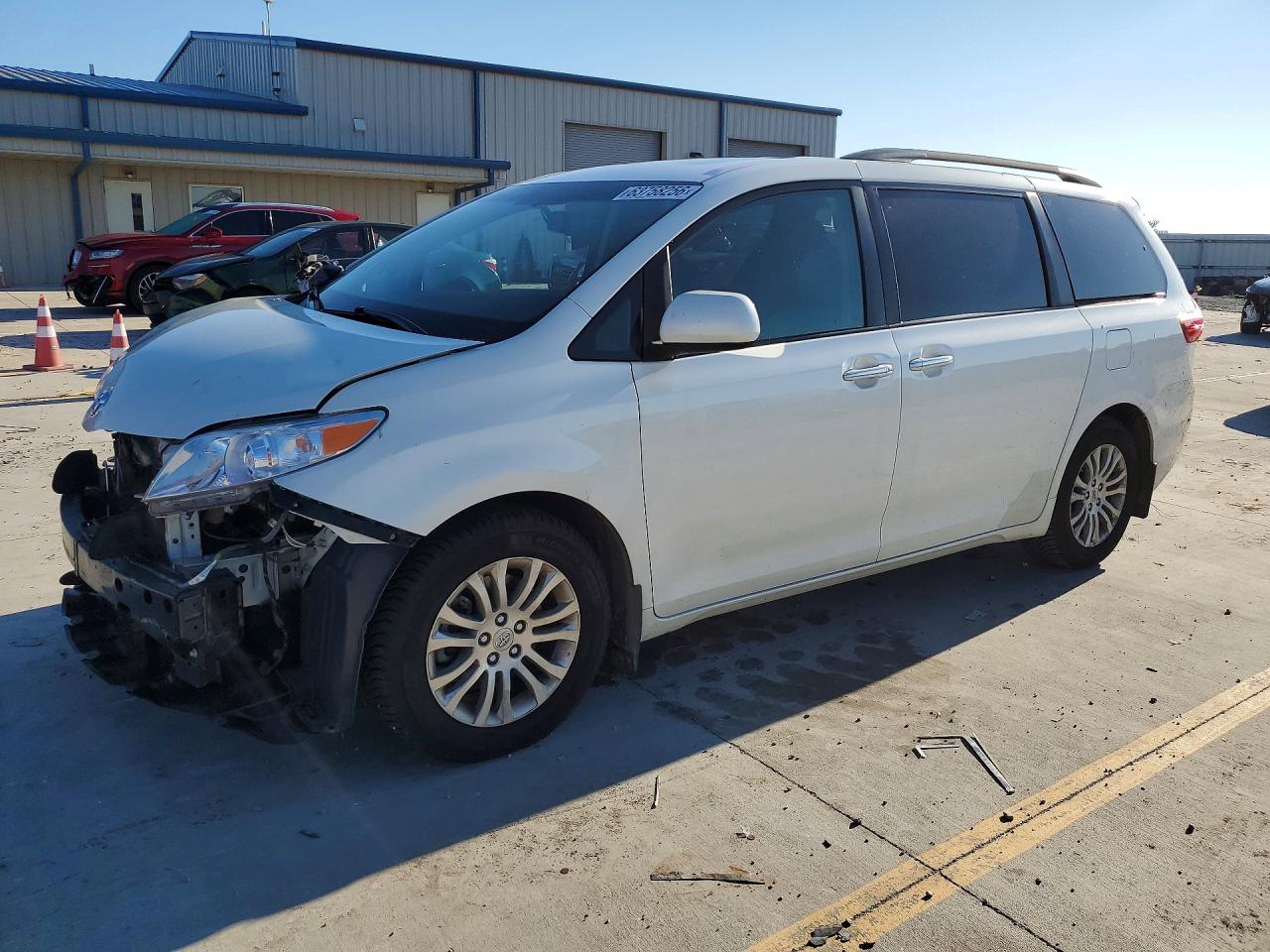 2017 TOYOTA SIENNA