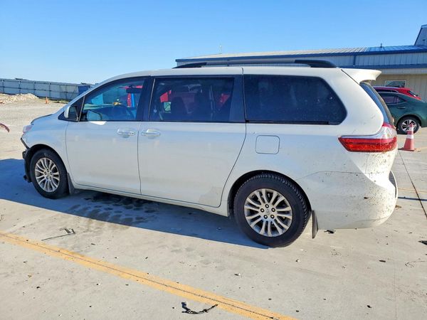 2017 TOYOTA SIENNA