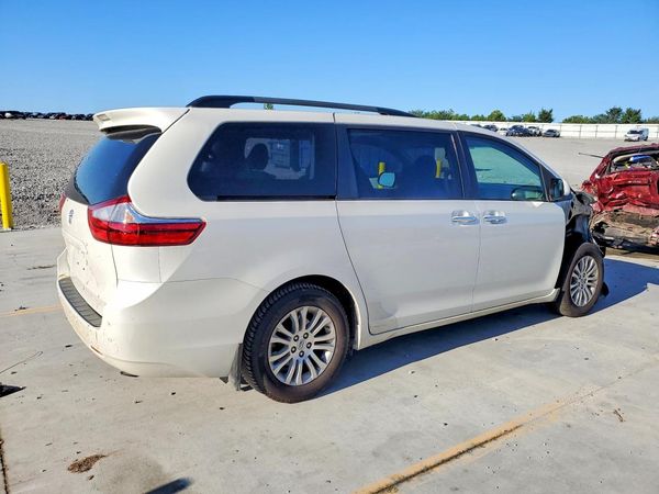 2017 TOYOTA SIENNA
