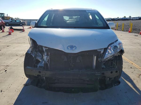 2017 TOYOTA SIENNA