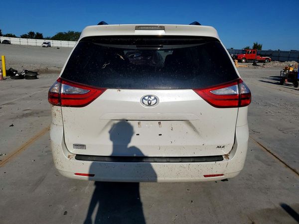2017 TOYOTA SIENNA