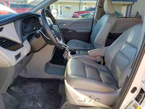 2017 TOYOTA SIENNA
