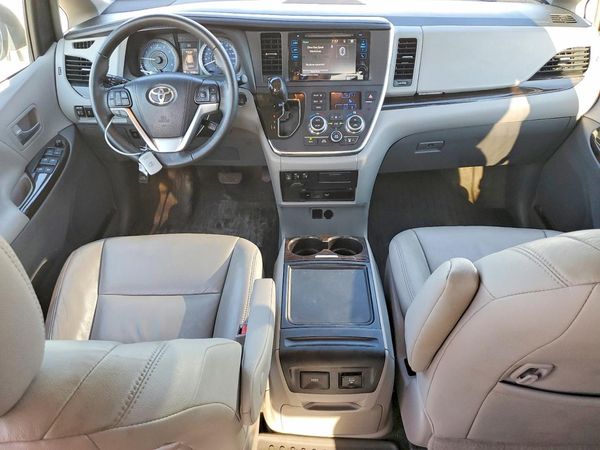 2017 TOYOTA SIENNA