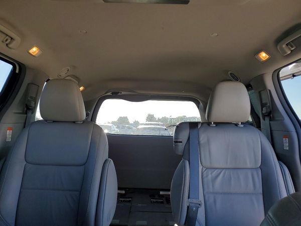 2017 TOYOTA SIENNA