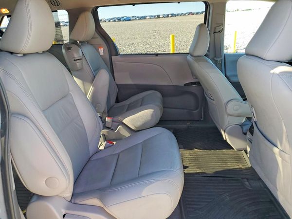 2017 TOYOTA SIENNA