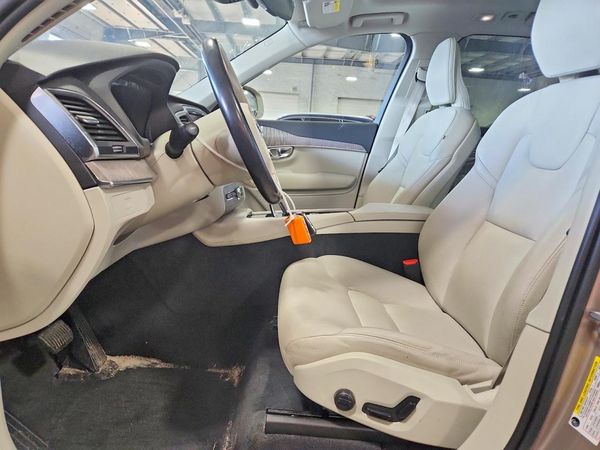 2023 VOLVO XC90