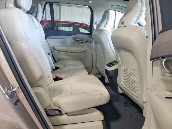 2023 VOLVO XC90