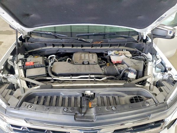2024 CHEVROLET SILVERADO LT-L — Engine bay