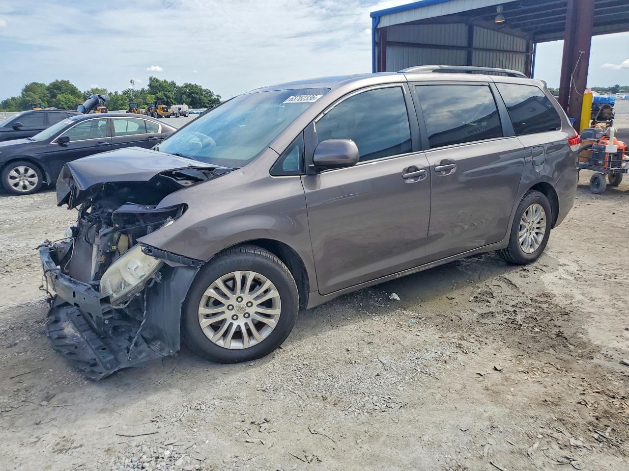 2013 TOYOTA SIENNA