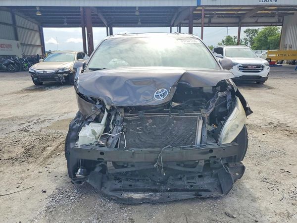 2013 TOYOTA SIENNA