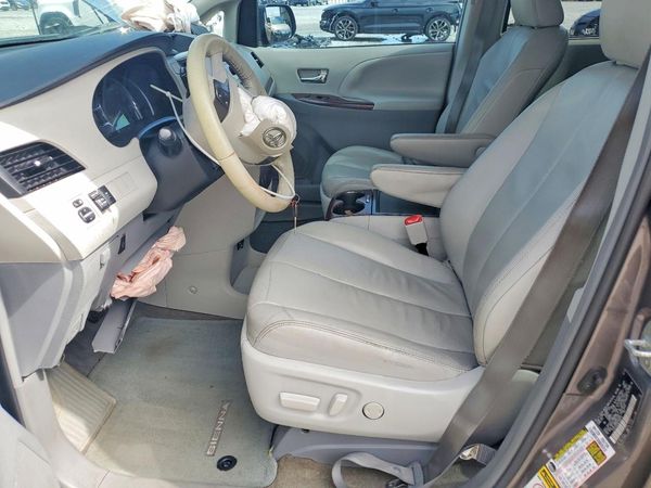 2013 TOYOTA SIENNA