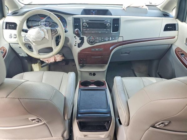 2013 TOYOTA SIENNA