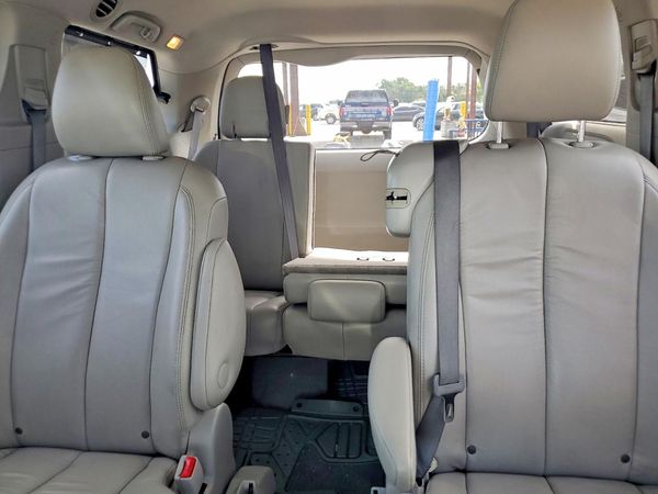 2013 TOYOTA SIENNA