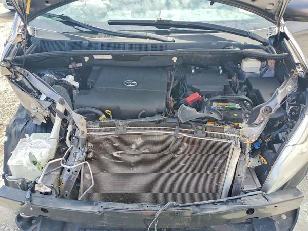 2013 TOYOTA SIENNA