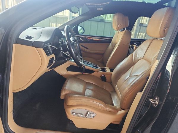 2017 PORSCHE MACAN