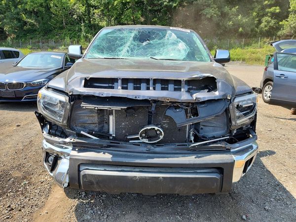 2021 TOYOTA TUNDRA Limited grade