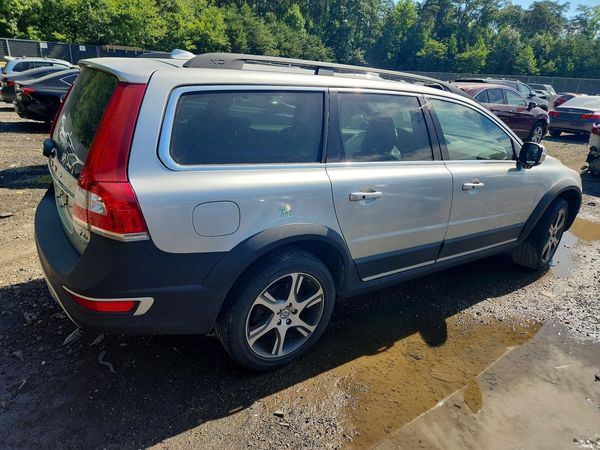 2015 VOLVO XC70 Premier+ (non R design)