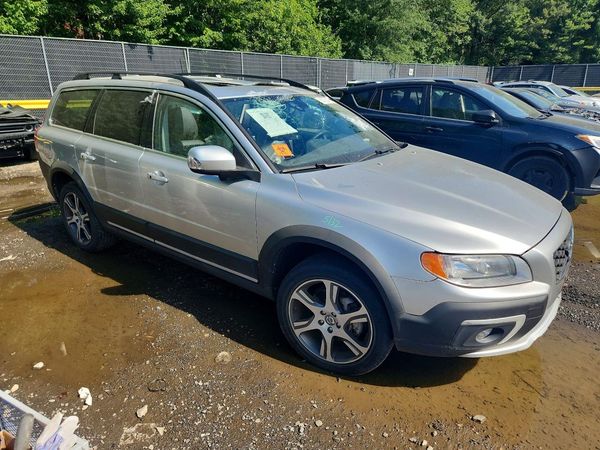 2015 VOLVO XC70 Premier+ (non R design)