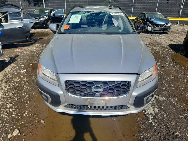 2015 VOLVO XC70 Premier+ (non R design)