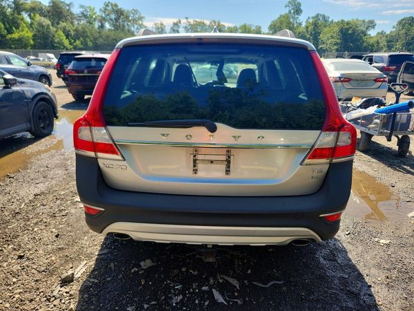 2015 VOLVO XC70 Premier+ (non R design)