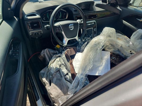 2015 VOLVO XC70 Premier+ (non R design)