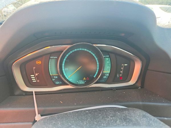 2015 VOLVO XC70 Premier+ (non R design)