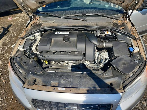 2015 VOLVO XC70 Premier+ (non R design)
