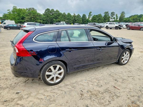 2017 VOLVO V60
