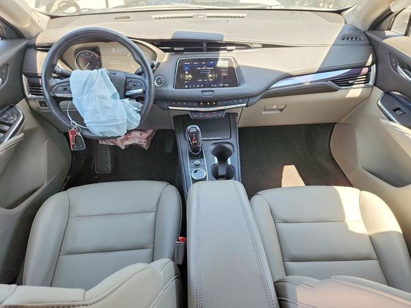 2023 CADILLAC XT4 Luxury