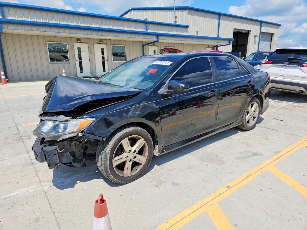 2014 TOYOTA CAMRY — Front 3/4