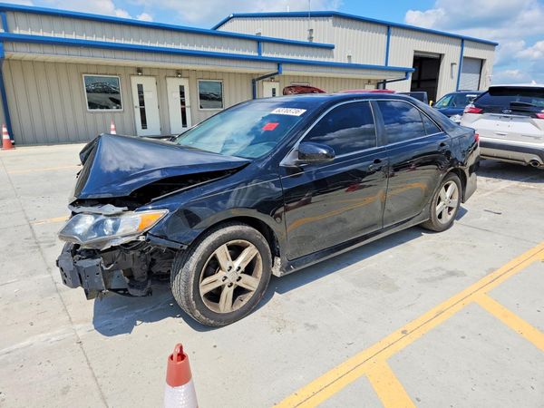 2014 TOYOTA CAMRY — Front 3/4