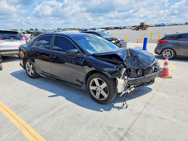 2014 TOYOTA CAMRY — Passenger 3/4