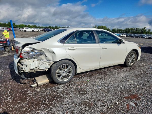 2016 TOYOTA CAMRY