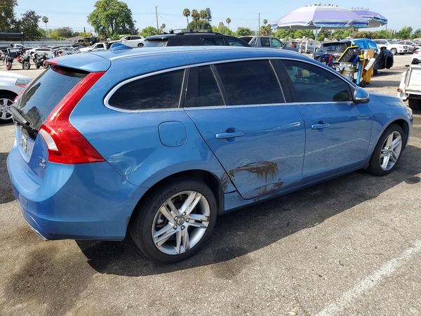 2015 VOLVO V60 Premier (non R design)