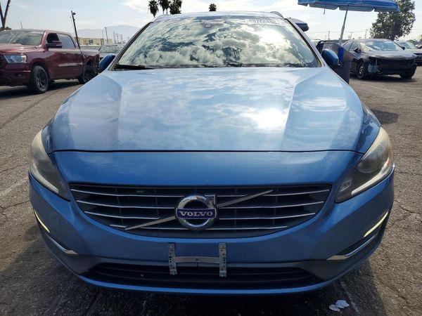 2015 VOLVO V60 Premier (non R design)