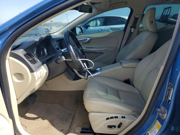 2015 VOLVO V60 Premier (non R design)
