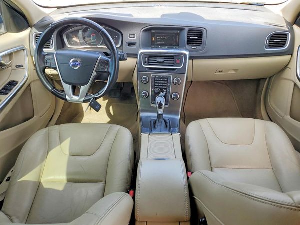 2015 VOLVO V60 Premier (non R design)