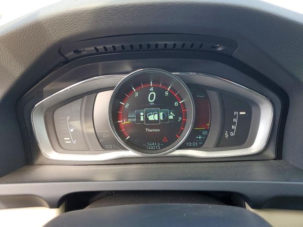 2015 VOLVO V60 Premier (non R design)