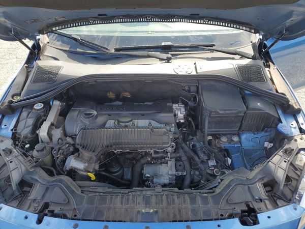 2015 VOLVO V60 Premier (non R design)